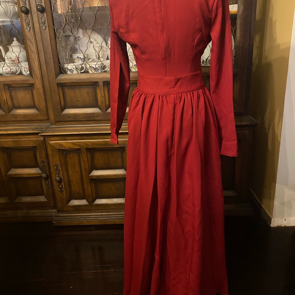 Long sleeve jumpsuit with skirt. You can wear with skirt or without skirt.